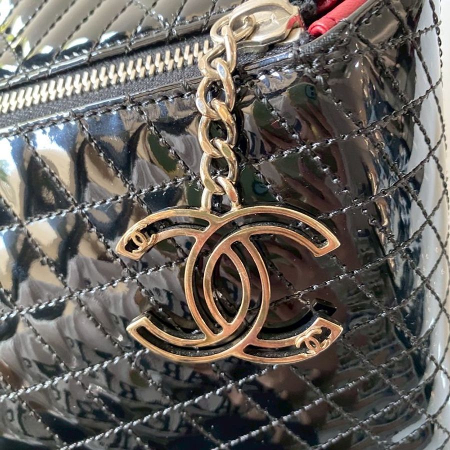 CHANEL 絕版 黑色 漆皮 不對稱 幾何 菱格紋 銀鍊 拉鍊 肩背 晚宴包-5