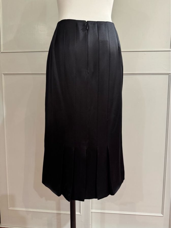 《新歡舊愛》正品CHANEL香奈兒黑色絲質及膝裙42/ML-7