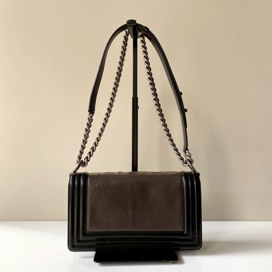 CHANEL Boy 咖啡 黑色 拼接 牛皮 仿舊 銀扣 斜背 肩背包 A66713 1 #CHANEL#BOY-3