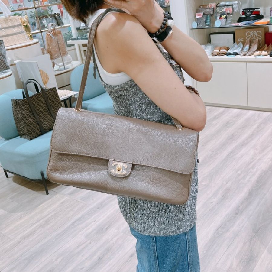 TK2106 香奈兒 大象灰金扣 特大號蓋手袋 32cm Maxi Flap bag Grained Calfskin Grey X GHW-1