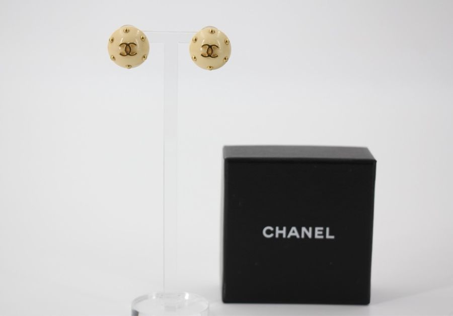 Chanel Vintage 96C 樹脂淺黃色豆豆耳環-10