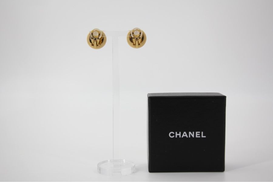 Chanel Vintage 96C 樹脂淺黃色豆豆耳環-11