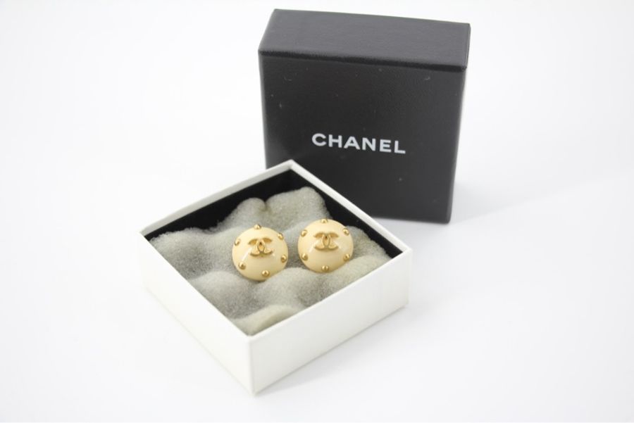 Chanel Vintage 96C 樹脂淺黃色豆豆耳環-12