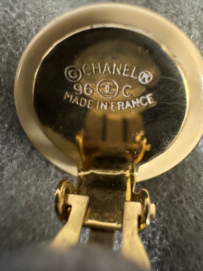 Chanel Vintage 96C 樹脂淺黃色豆豆耳環-14