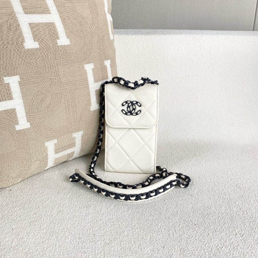 Chanel 19bag豎版手機包 白色羊皮-1
