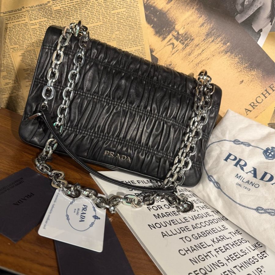 普拉達 PRADA Nappa Gaufre 經典 抓皺皮革 鏈帶包 黑色 斜背包 側背包-0