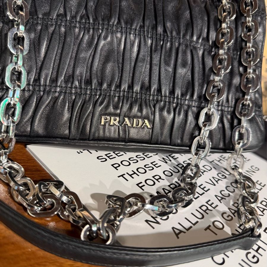 普拉達 PRADA Nappa Gaufre 經典 抓皺皮革 鏈帶包 黑色 斜背包 側背包-3