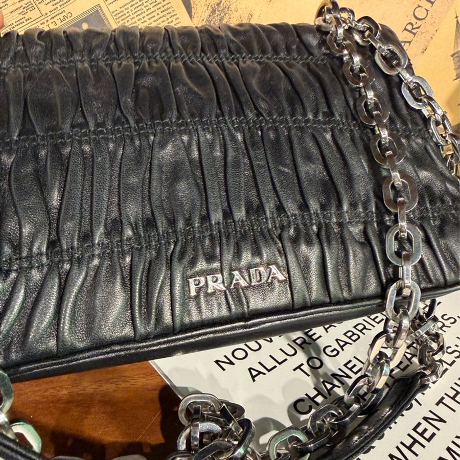 普拉達 PRADA Nappa Gaufre 經典 抓皺皮革 鏈帶包 黑色 斜背包 側背包-7