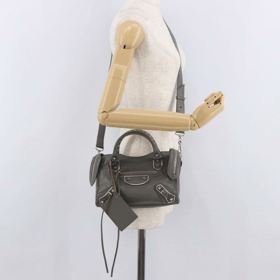 【日本直送】BALENCIAGA 皮革經典金屬邊迷你城市兩用包 灰色/銀色 正品 187985M-26