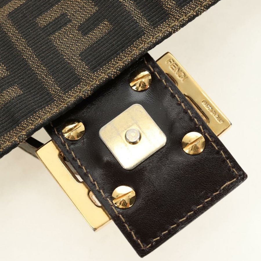 【日本直送】FENDI Zucca帆布Mamma Baguette單肩包 棕色 黑色 金色 正品 am12002V-9