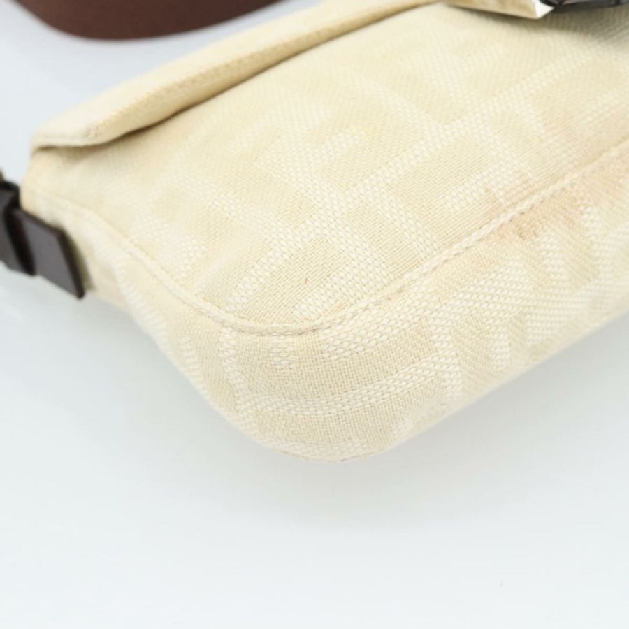 【日本直送】FENDI Zucca帆布Mamma Baguette肩背包 米色 銀色 正品 190260SAM-13