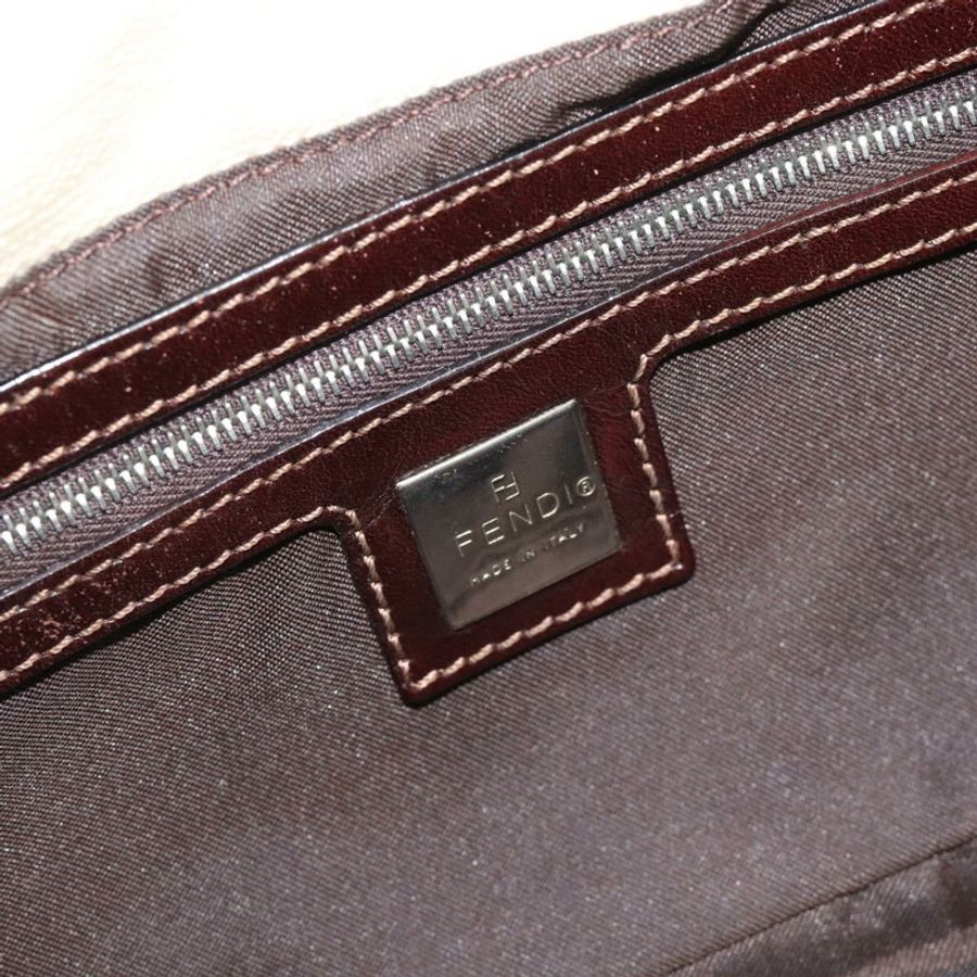 【日本直送】FENDI Zucca帆布Mamma Baguette肩背包 米色 銀色 正品 190260SAM-17
