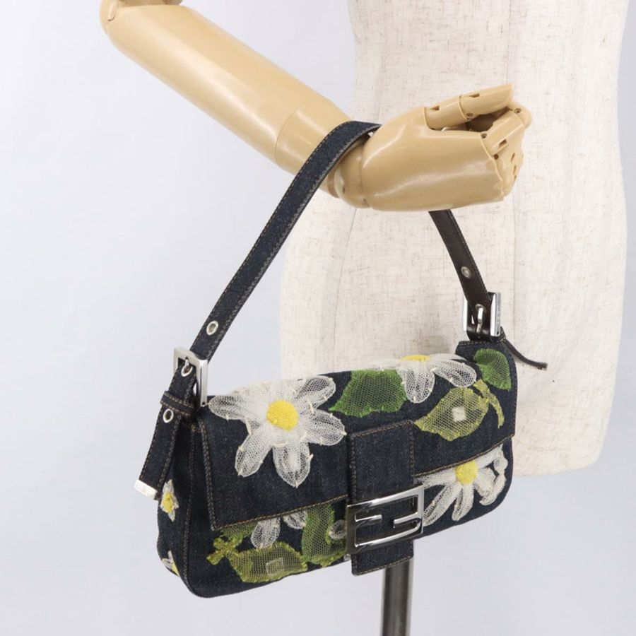 【日本直送】FENDI Mamma Baguette 手袋,牛仔布材質,花朵刺繡,海軍藍銀色,正品編號 190100SAM-26