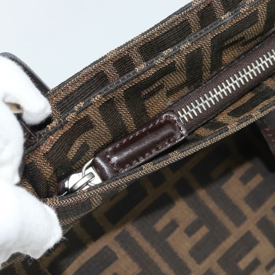 【日本直送】FENDI Zucca 帆布 Mamma Baguette 手袋黑棕色正品 189846A-21