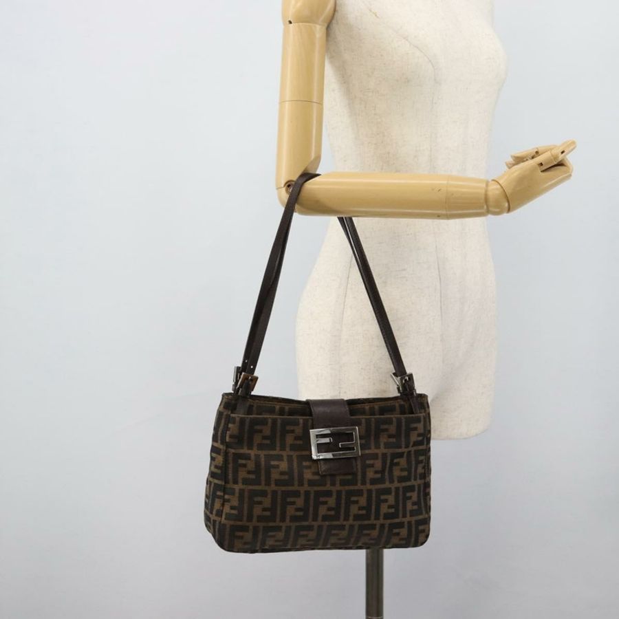 【日本直送】FENDI Zucca 帆布 Mamma Baguette 手袋黑棕色正品 189846A-23