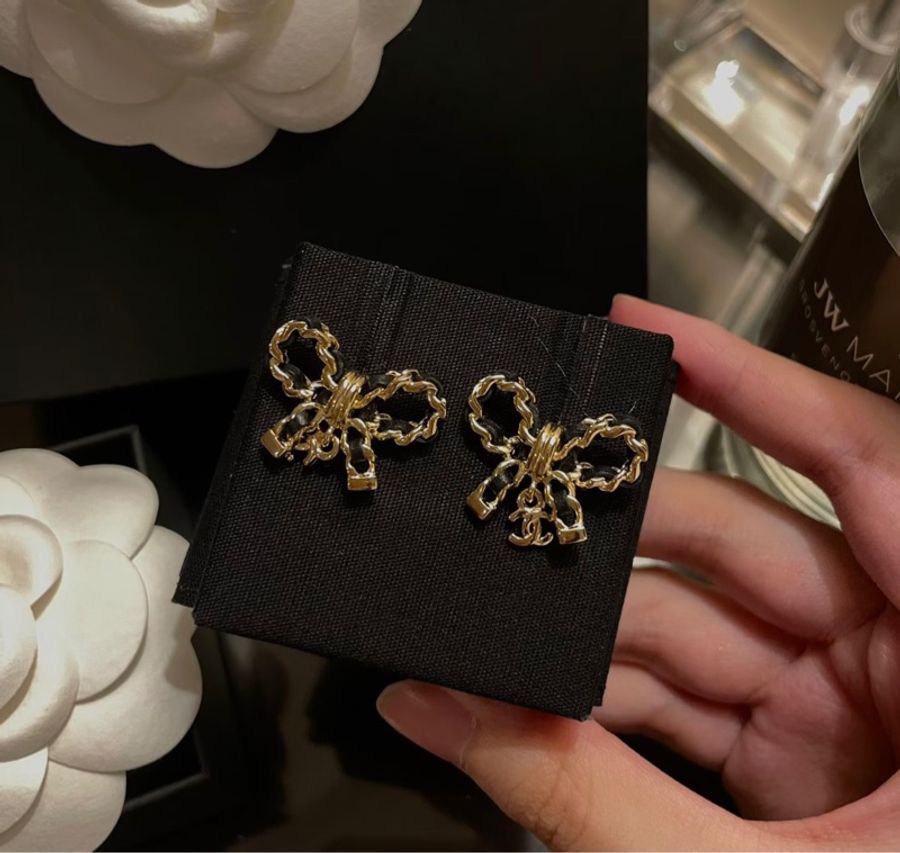 CHANEL 蝴蝶結 皮穿鍊 爆款 耳環-0