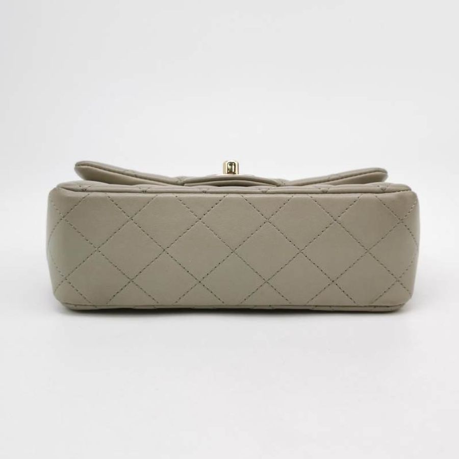 Chanel Classic Flap 季節限定款大mini羊皮純色菱格絎縫雙C扣皮穿鏈斜挎包單肩包-5