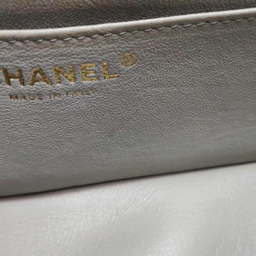 Chanel Classic Flap 季節限定款大mini羊皮純色菱格絎縫雙C扣皮穿鏈斜挎包單肩包-9