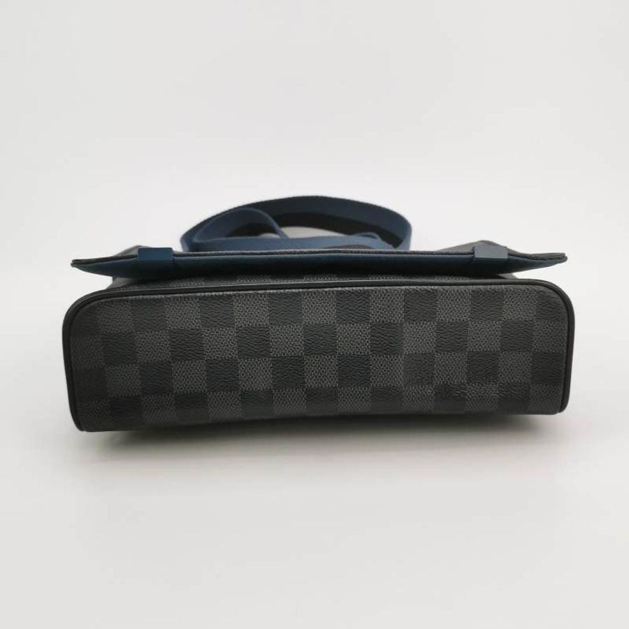 Louis Vuitton (LV) District小號牛皮棋盤格翻蓋斜背包單肩包-5