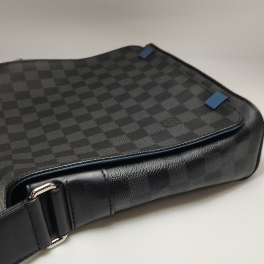 Louis Vuitton (LV) District小號牛皮棋盤格翻蓋斜背包單肩包-17