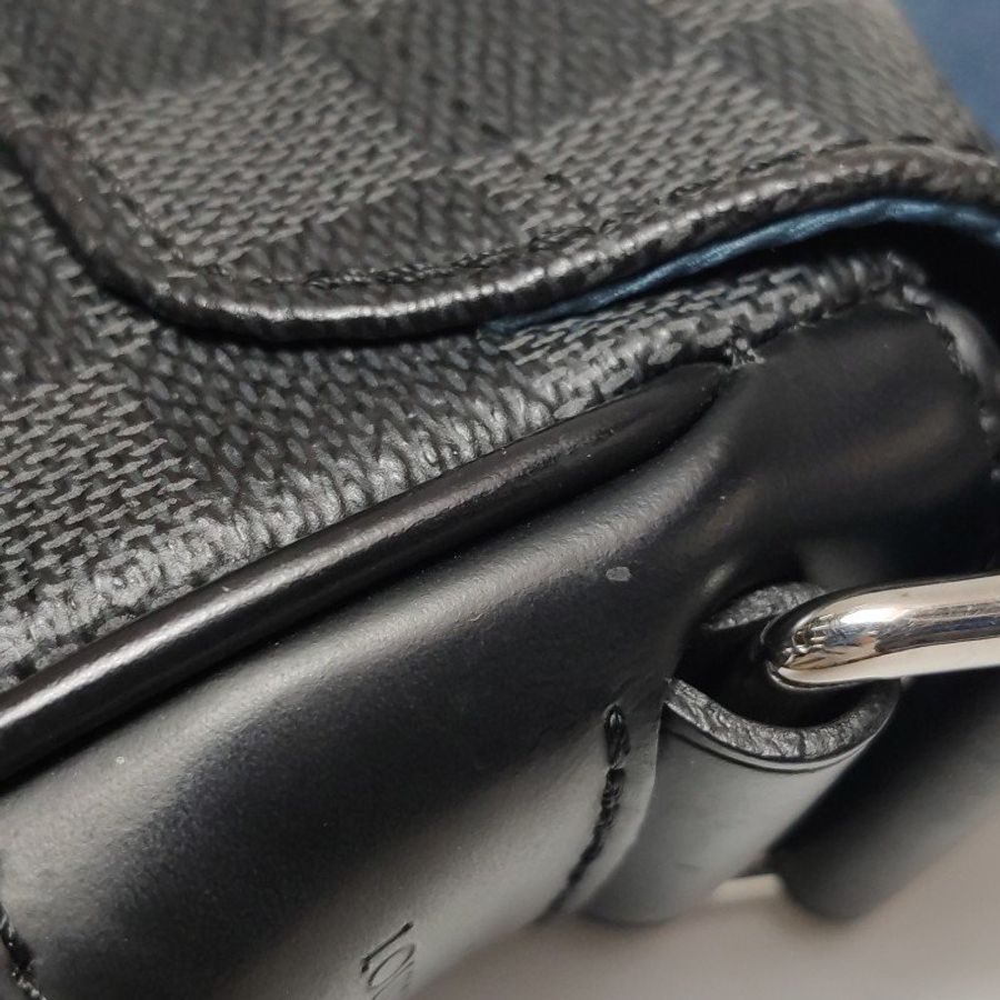Louis Vuitton (LV) District小號牛皮棋盤格翻蓋斜背包單肩包-18