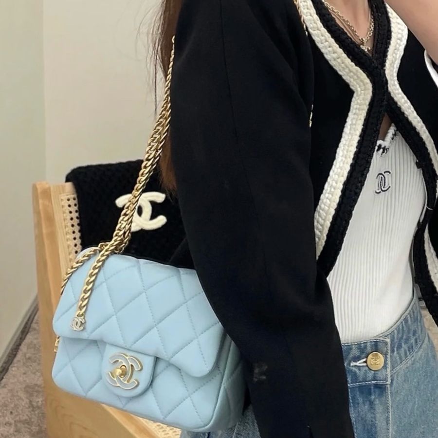 Chanel/香奈兒 22p淺藍色琺瑯雙C扣方胖手提包斜挎包 金扣-8