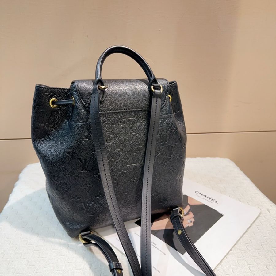 LV 黑牛皮壓紋Montsouris PM後背包-1