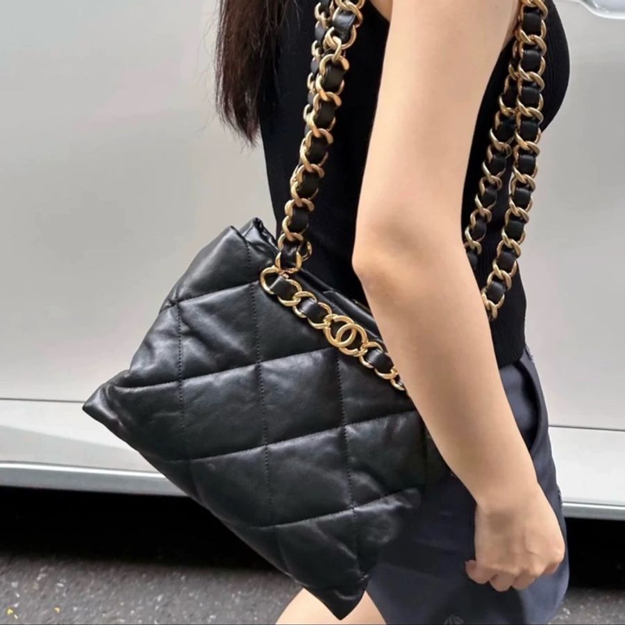 香奈兒Chanel 22B熔岩黑金 TOTE 單肩包,新款晶片-1
