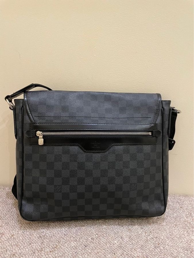 Louis Vuitton 路易威登經典黑棋盤格布魯克林男士郵差包中號 可斜挎單肩 肩帶可調節 尺寸:34x29x9cm。-2