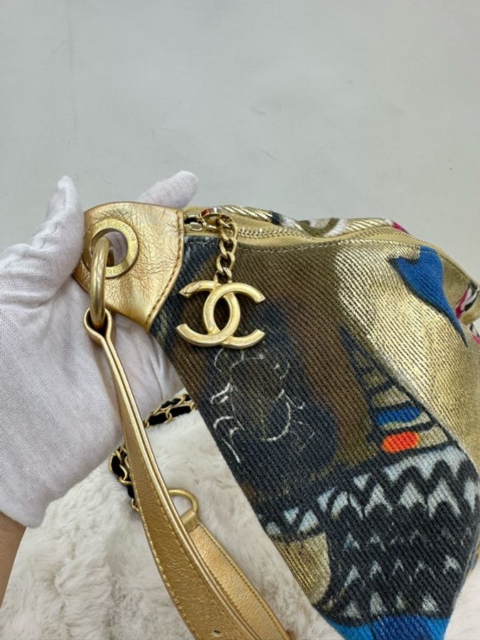 Chanel 香奈兒29 RUE CAMBON塗鴉腰包(2019巴黎紐約系列) 鐳射清楚 99新 這款包屬於香奈兒2019早秋高級手工坊「巴黎-紐約」埃及主題系列,是Karl Lagerfeld生前最後一季作品,限量且極具收藏價值。-3