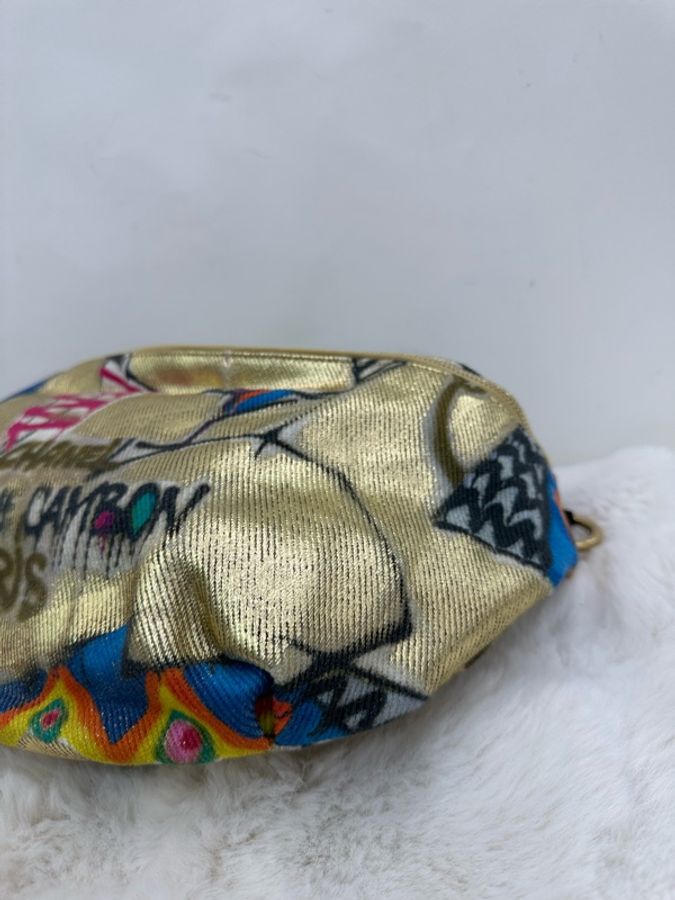 Chanel 香奈兒29 RUE CAMBON塗鴉腰包(2019巴黎紐約系列) 鐳射清楚 99新 這款包屬於香奈兒2019早秋高級手工坊「巴黎-紐約」埃及主題系列,是Karl Lagerfeld生前最後一季作品,限量且極具收藏價值。-5