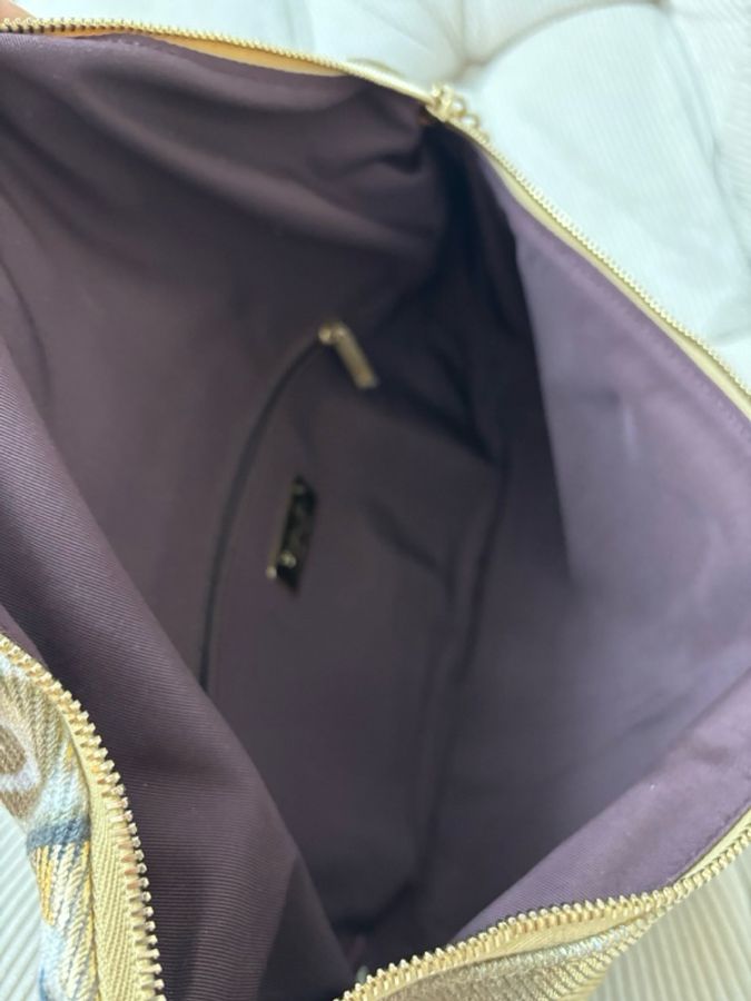 Chanel 香奈兒29 RUE CAMBON塗鴉腰包(2019巴黎紐約系列) 鐳射清楚 99新 這款包屬於香奈兒2019早秋高級手工坊「巴黎-紐約」埃及主題系列,是Karl Lagerfeld生前最後一季作品,限量且極具收藏價值。-6