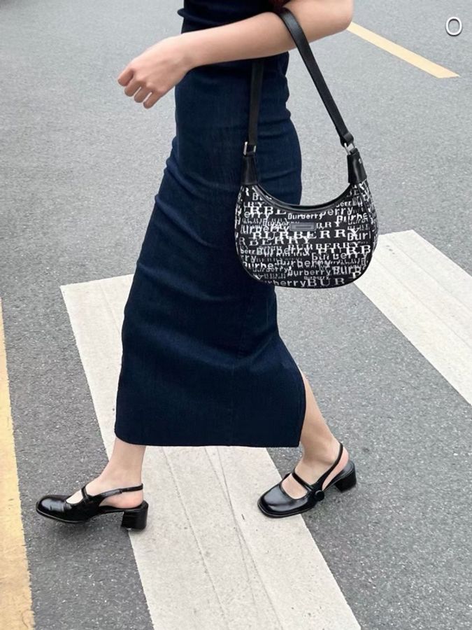 🖤 威選精品|BURBERRY 滿版 Logo 帆布月牙腋下包 🖤-3