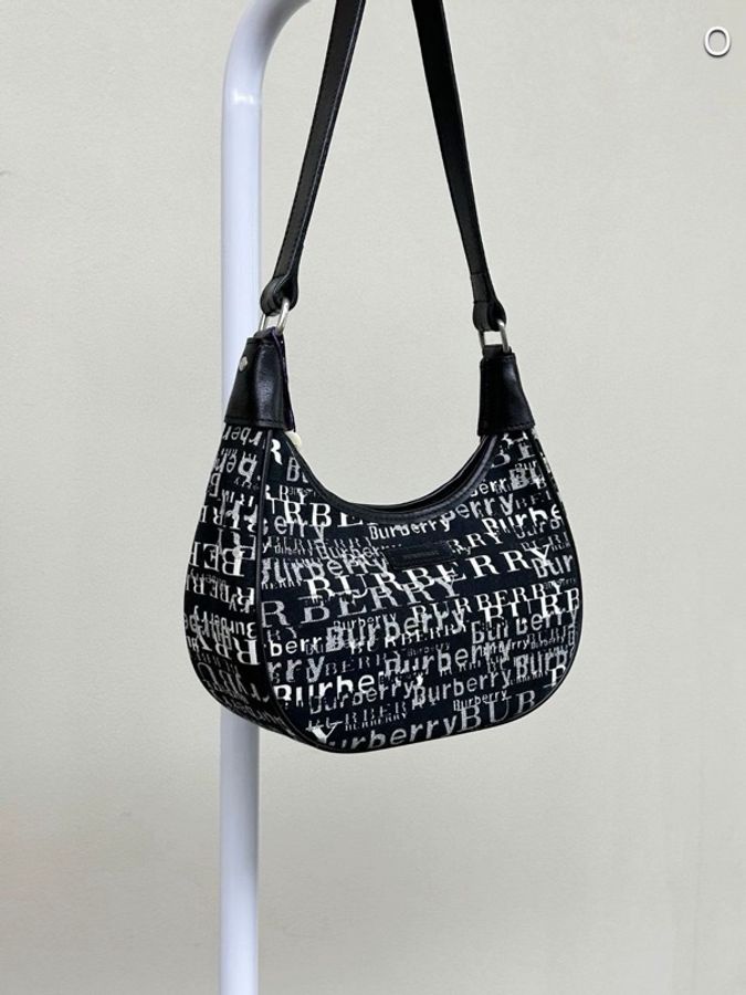 🖤 威選精品|BURBERRY 滿版 Logo 帆布月牙腋下包 🖤-8