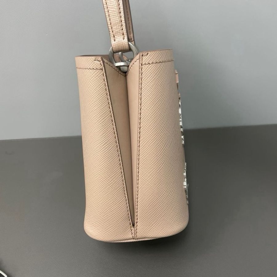 🤍 威選精品|PRADA Panier 徽章限定水桶包 🤍-10