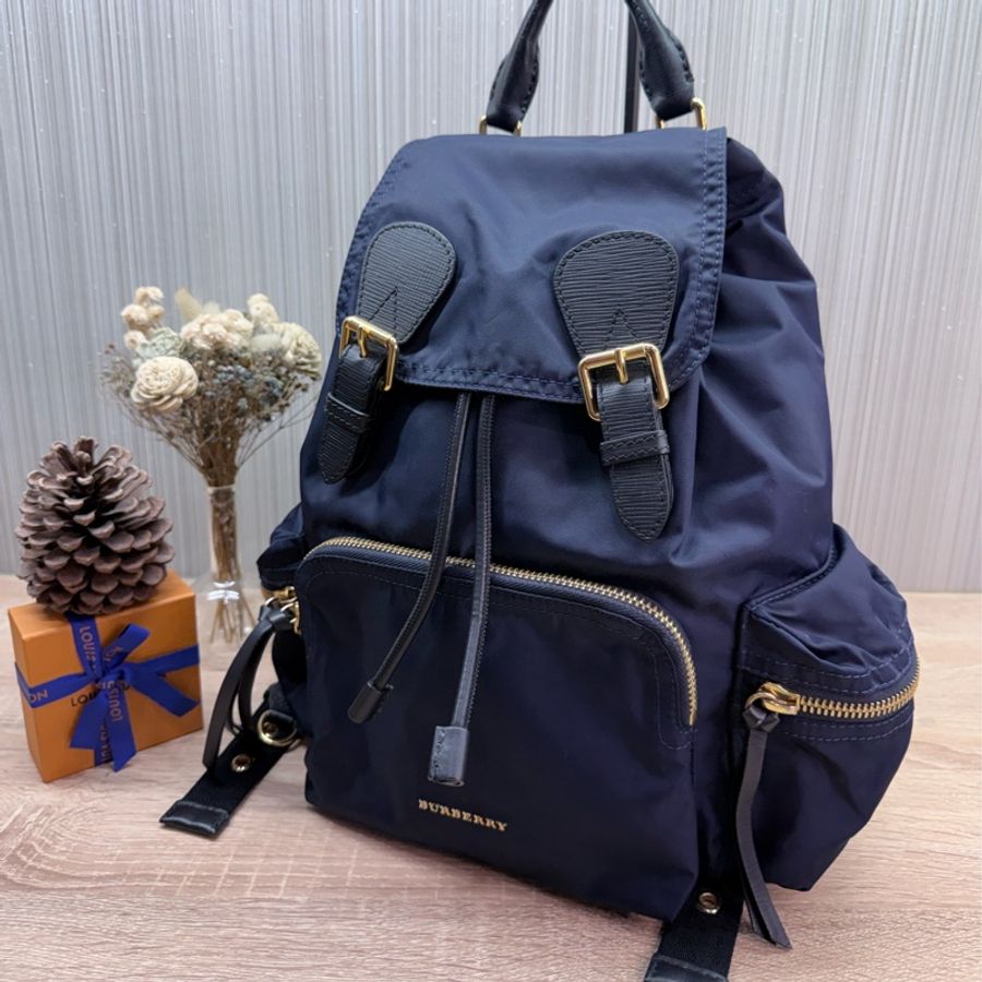 Burberry 深藍色金釦軍旅後背包-8