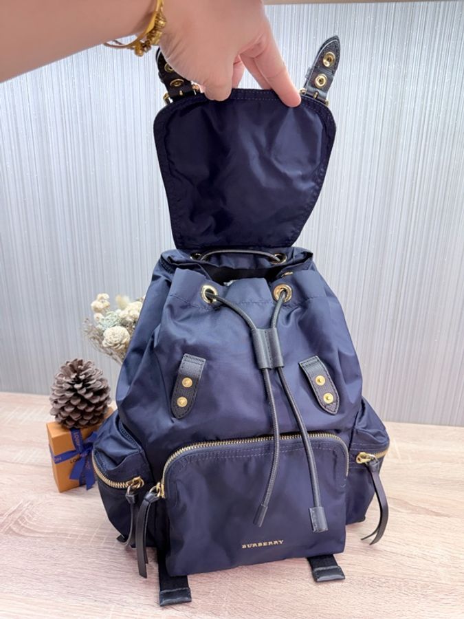 Burberry 深藍色金釦軍旅後背包-20