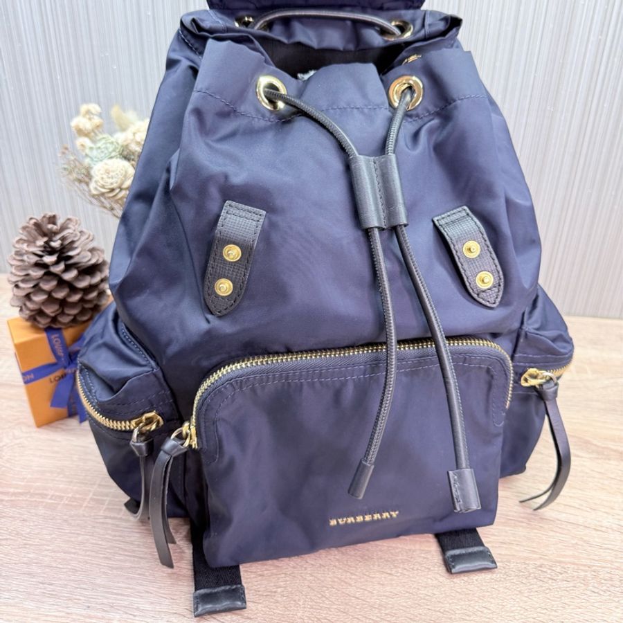 Burberry 深藍色金釦軍旅後背包-21