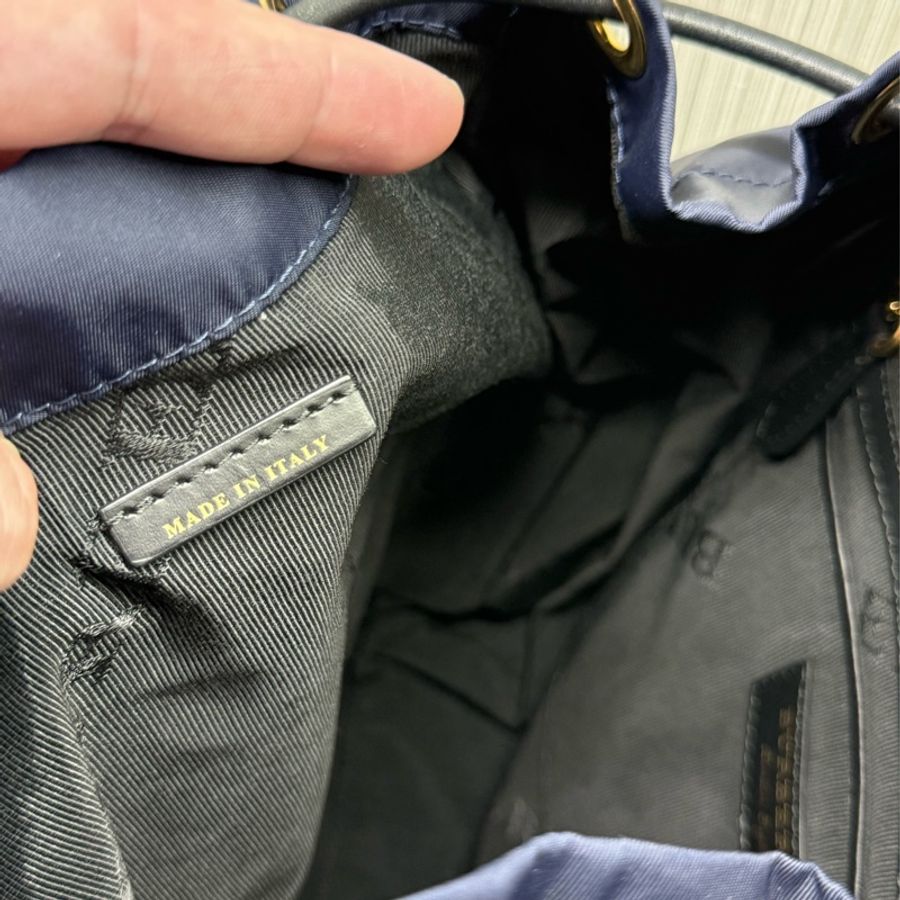 Burberry 深藍色金釦軍旅後背包-29