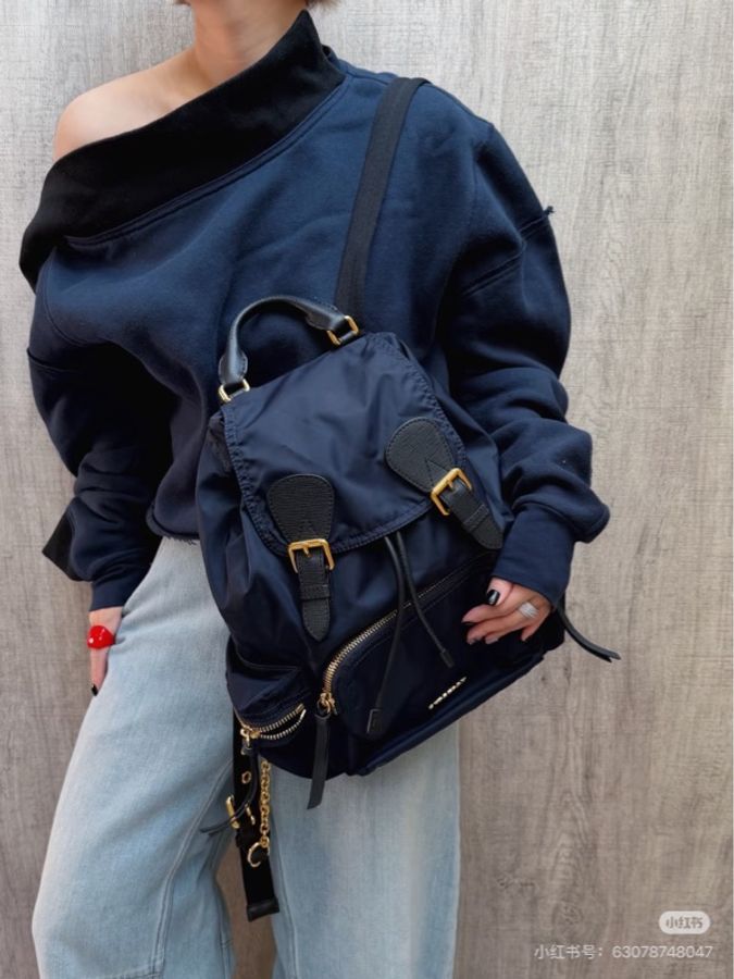 Burberry 深藍色金釦軍旅後背包-32