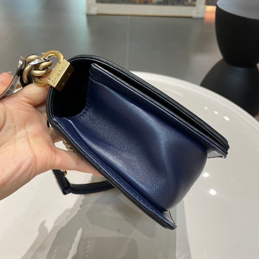CHANEL香奈儿leboy海军蓝拼黑金扣中号25*15*7-11