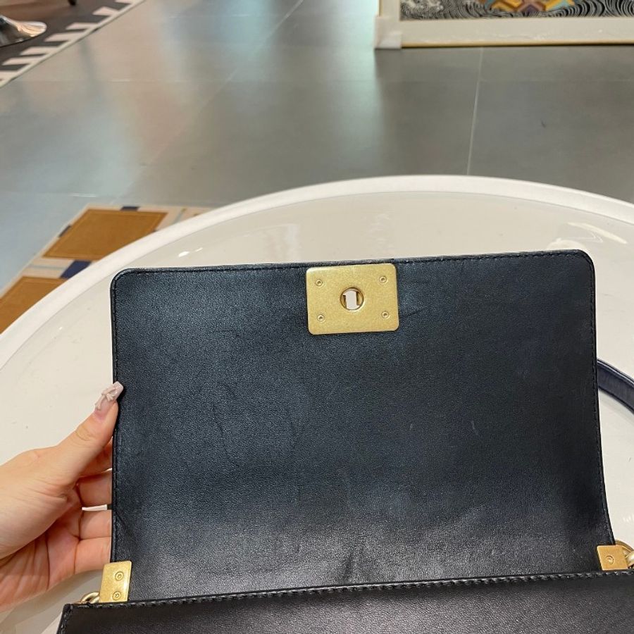 CHANEL香奈儿leboy海军蓝拼黑金扣中号25*15*7-12