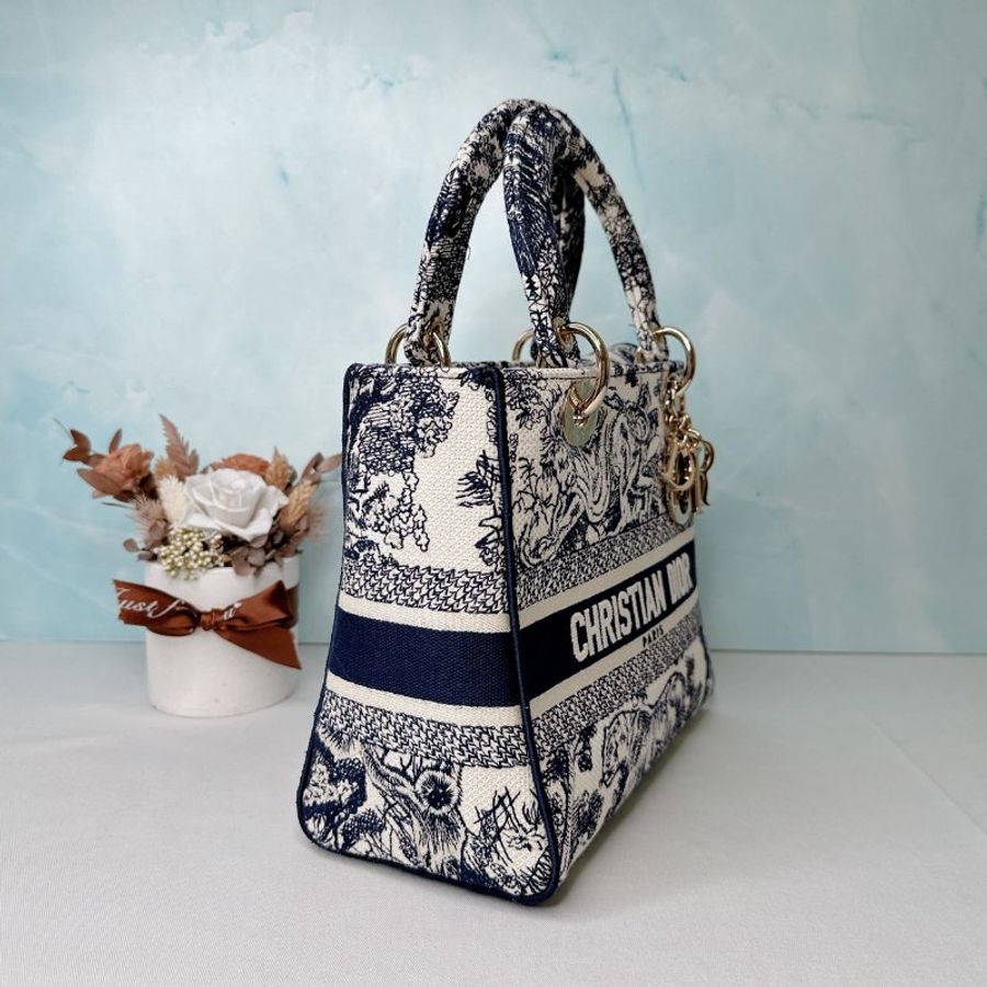 DIOR Lady D-Lite中號刺繡黛妃包-3