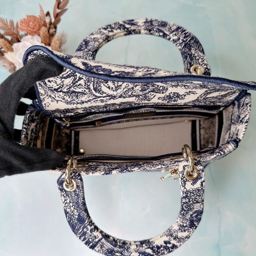 DIOR Lady D-Lite中號刺繡黛妃包-5