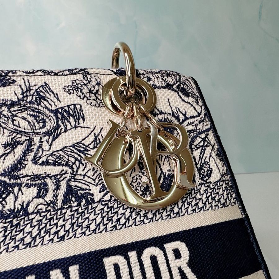 DIOR Lady D-Lite中號刺繡黛妃包-6