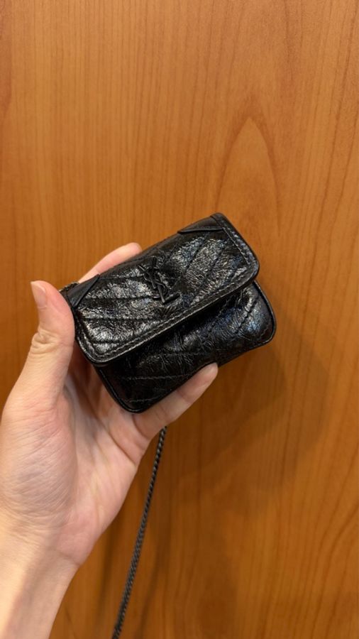 YSL 黑油蠟牛皮黑釦迷你斜背包-0