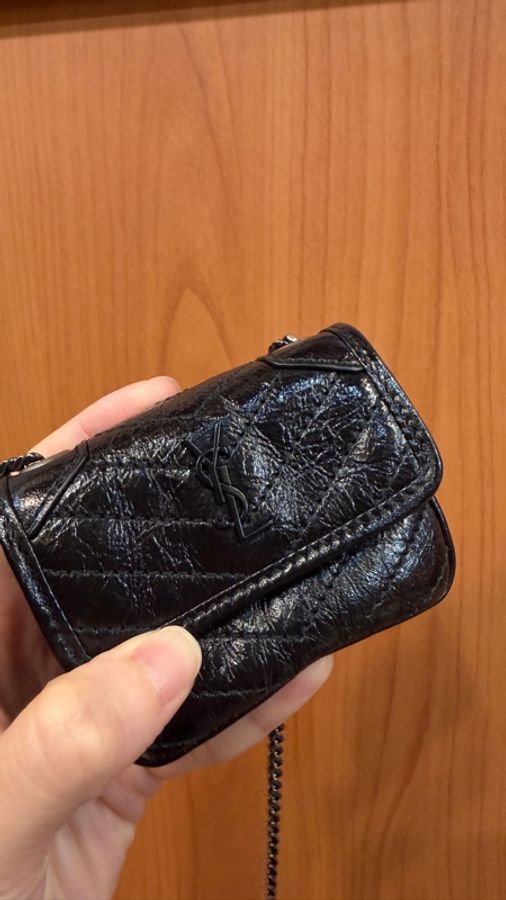 YSL 黑油蠟牛皮黑釦迷你斜背包-1