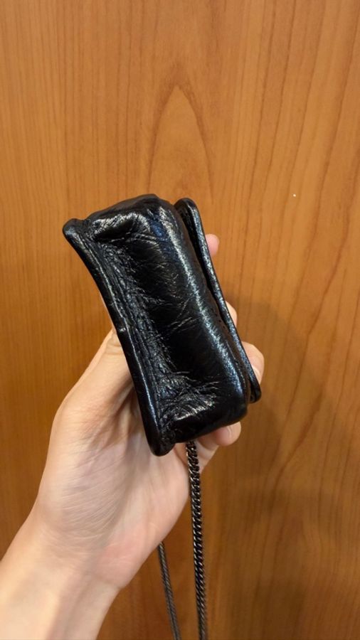 YSL 黑油蠟牛皮黑釦迷你斜背包-5