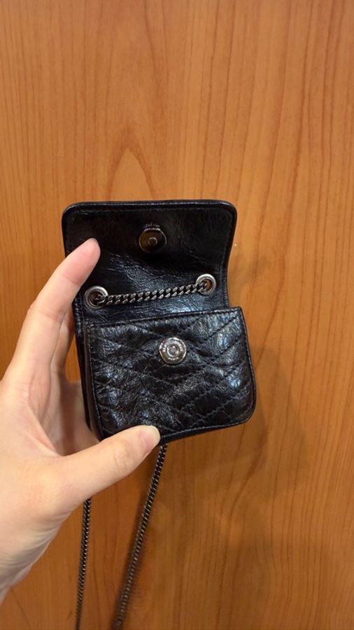 YSL 黑油蠟牛皮黑釦迷你斜背包-9