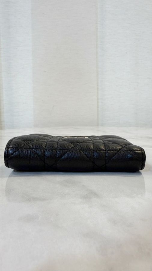 Dior 黑小牛皮金釦Caro Dahlia對釦短夾-5